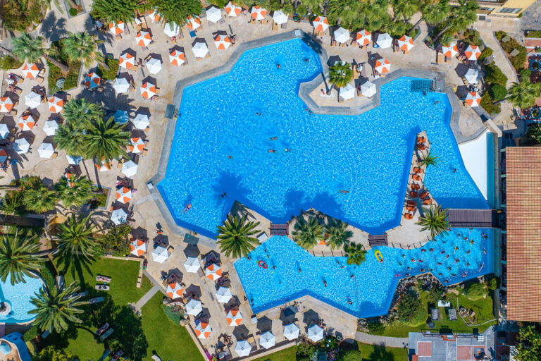 Aquila Rithymna Beach | Εναέρια Βιντεοσκόπηση Ξενοδοχείου με Drone & FPV από τον Chris Giatrakos